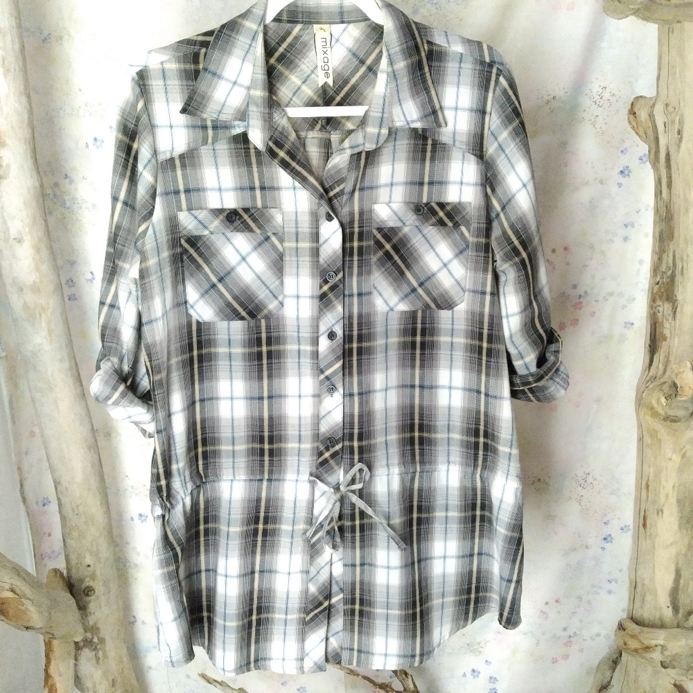 Plaid button up tunic top with tie waist, roll sleeves, collared. Women's large